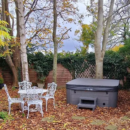 Hébergement de vacances The Birch With Hot Tub Bristol