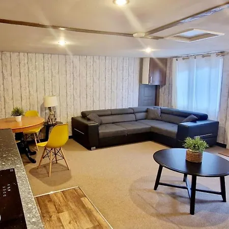 Holiday home The Birch With Hot Tub