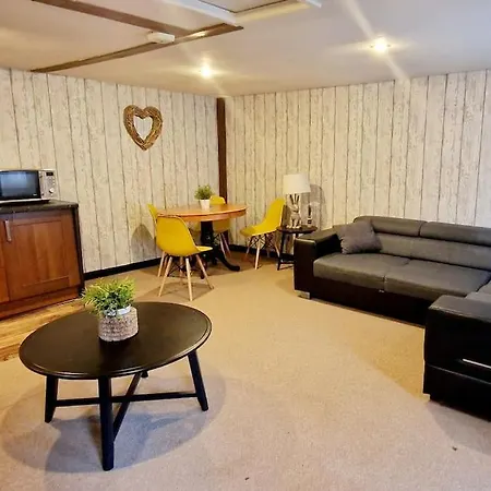 The Birch With Hot Tub *